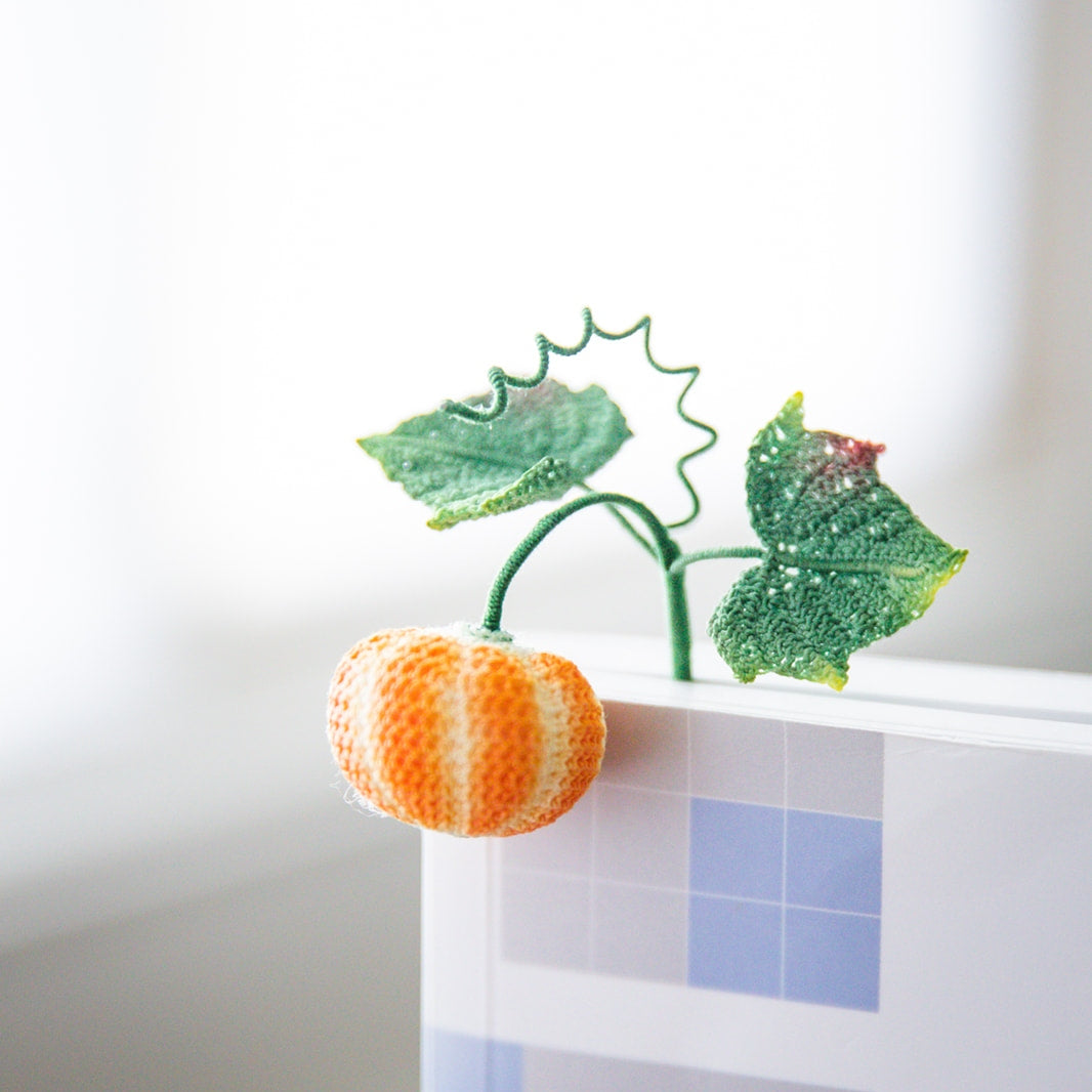 Microcrochet Pumpkin Bookmark