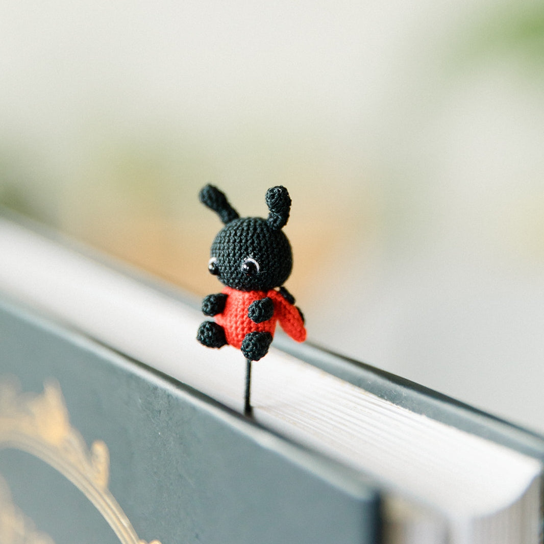 Microcrochet Lady Bug Bookmark