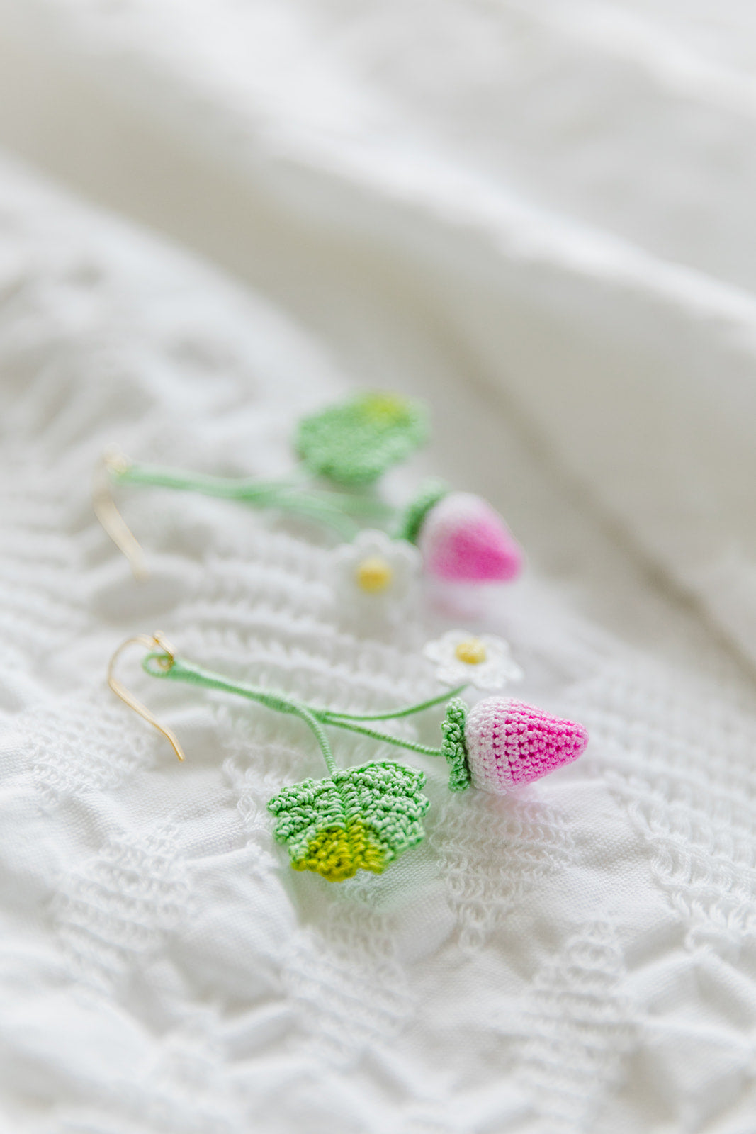 Microcrochet Strawberry Leaf Earring