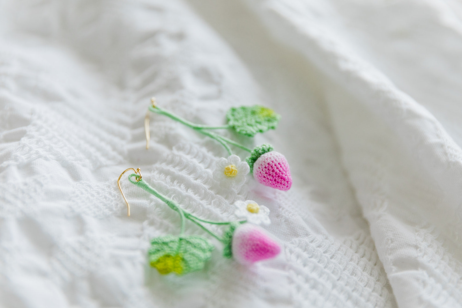 Microcrochet Strawberry Leaf Earring