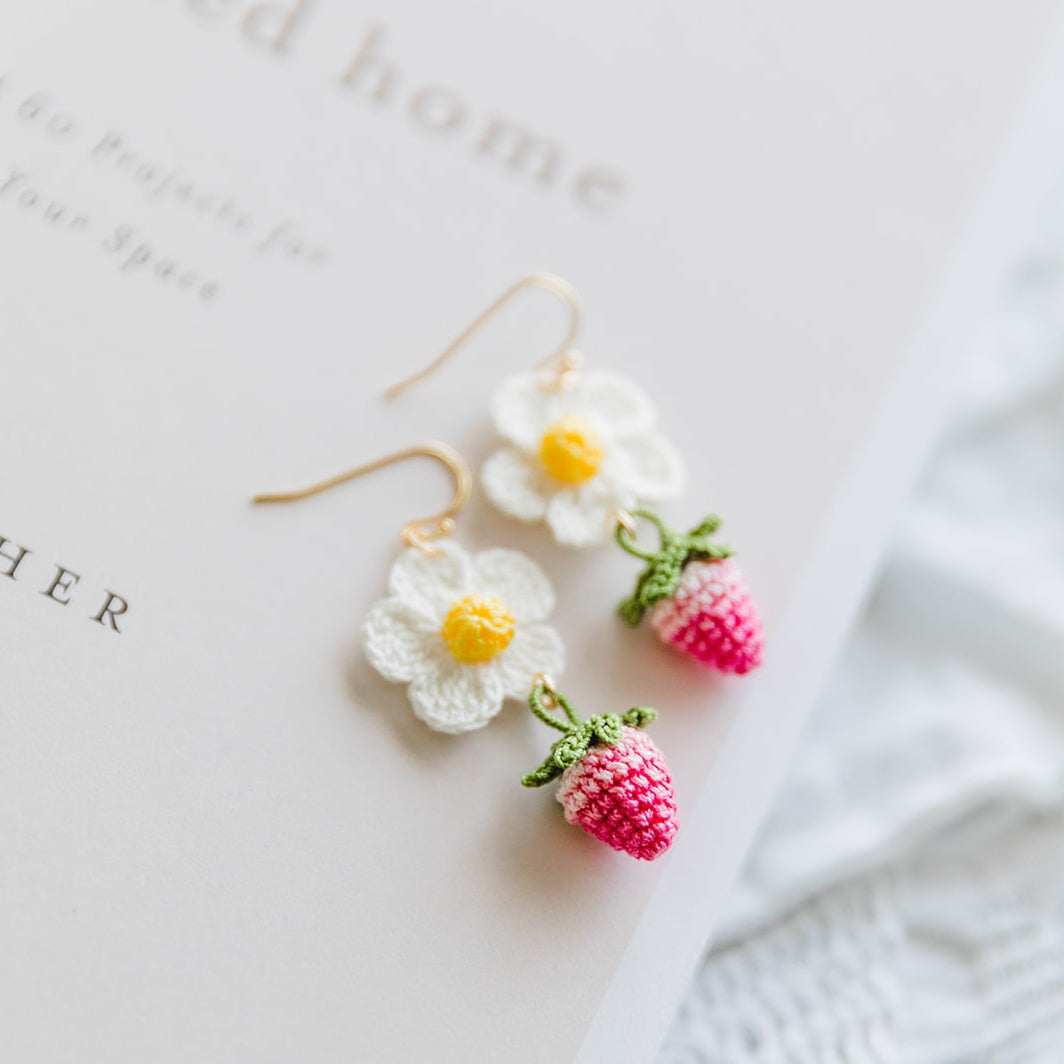 Microcrochet Strawberry Earring