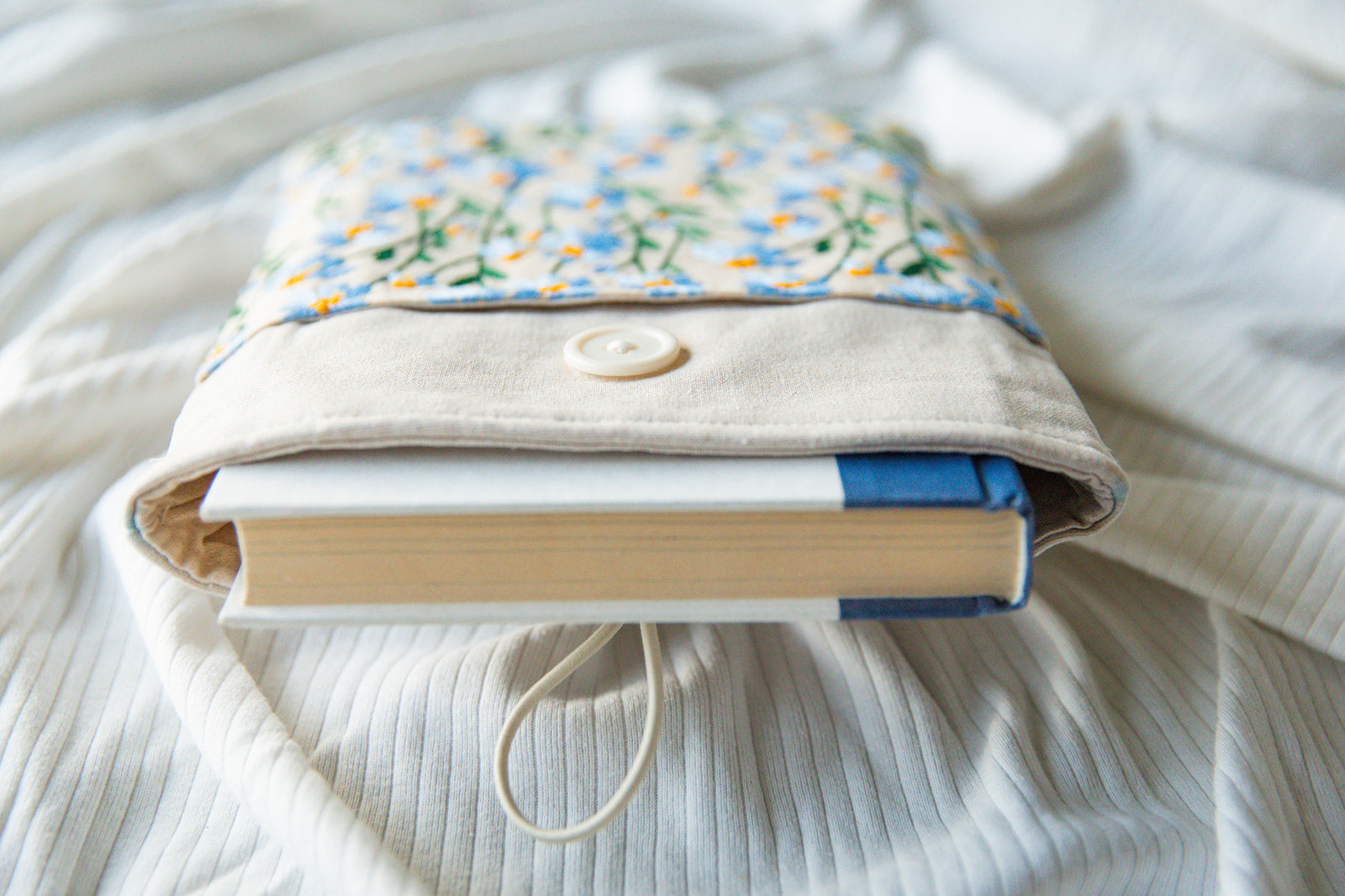 Embroidered Blue Daisy Book & Kindle Sleeve