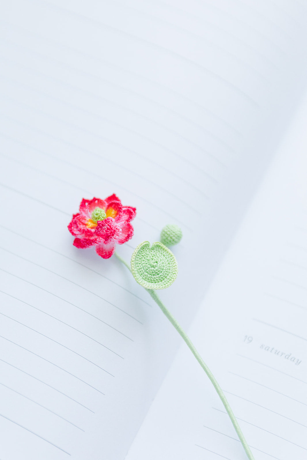 Microcrochet Lotus Bookmark