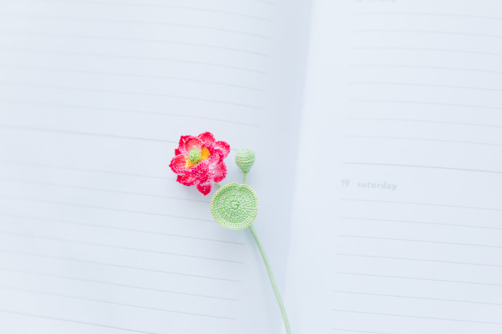 Microcrochet Lotus Bookmark