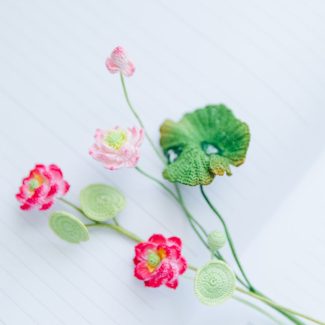 Microcrochet Lotus Bookmark