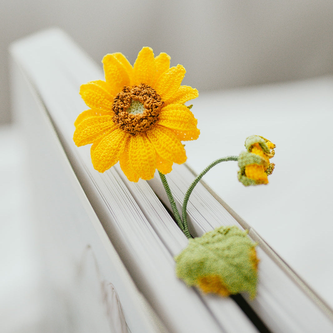 Microcrochet Sunflower Bookmark